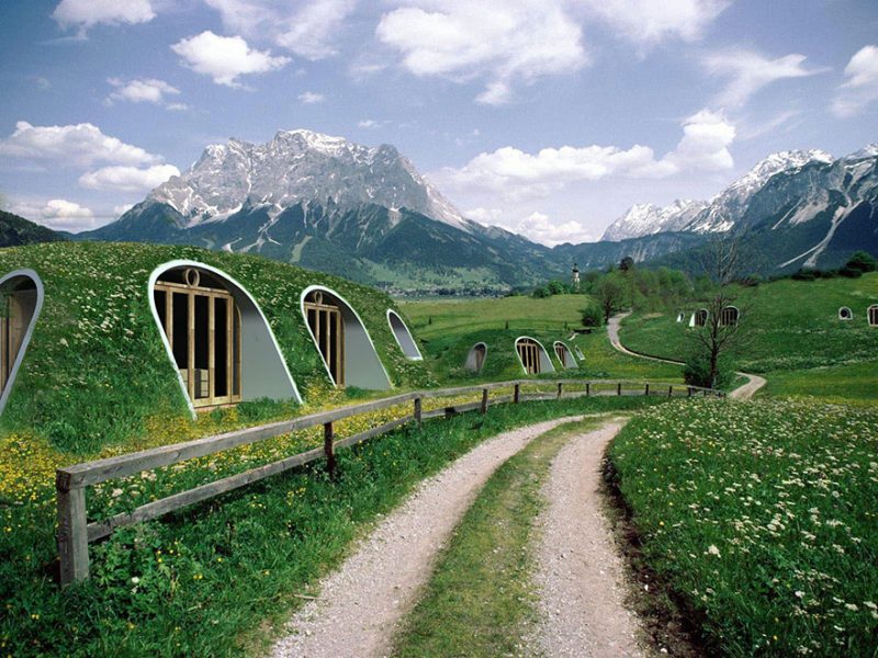 Construiești case prefabricate Hobbit cu acoperiș verde în 3 zile